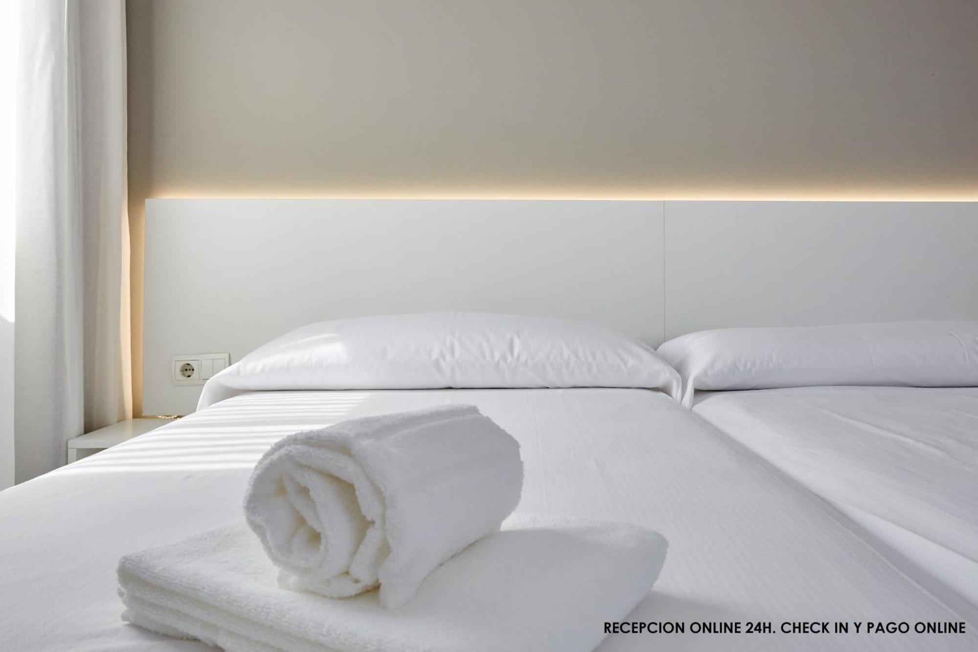 Hotel Dl Port Grao de Castellon Esterno foto
